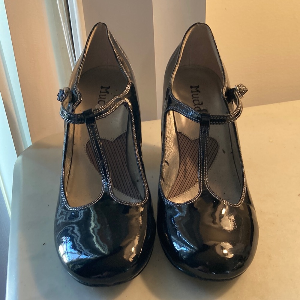 Sz 10 M Mudd Synthetic Black Patent Leather Heeled Mary Janes Shoes